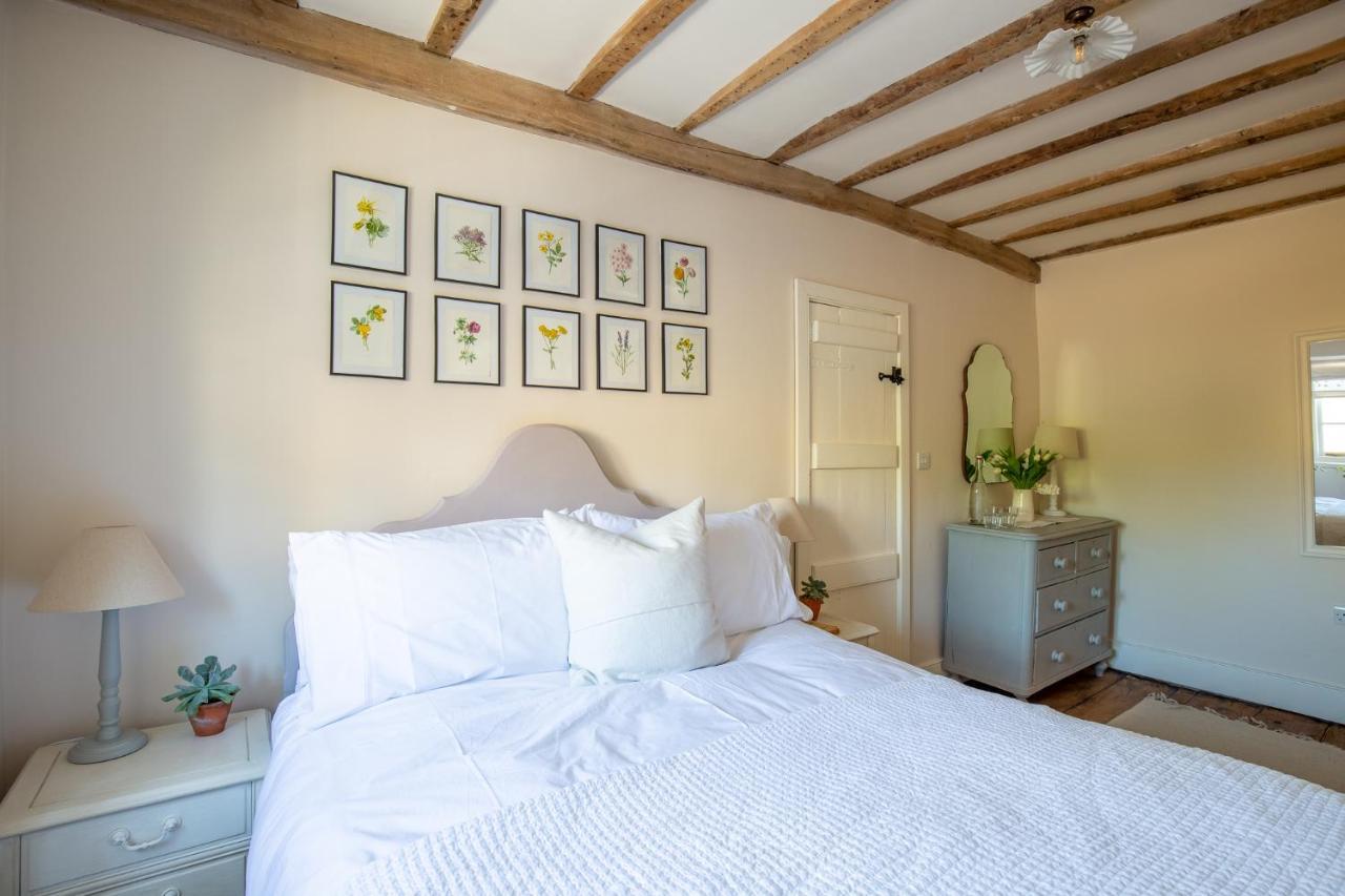 Gleneda Cottage - A Renovated, Traditional Cotswold Cottage Full Of Charm With Fireplace And Garden Bourton on the Hill Eksteriør billede